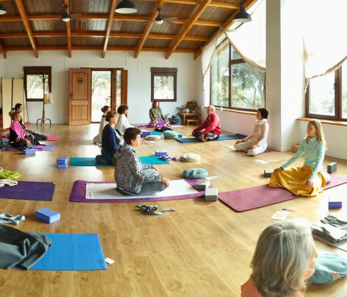 Retiro Raja Yoga. Hatha Yoga, Meditación, Silencio. Alcoy, Els Plans Wellness, Alicante, Valencia.