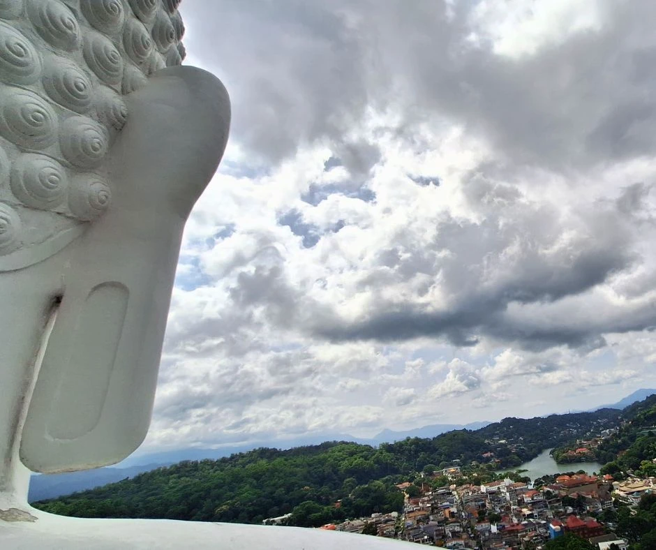 Sri Lanka Kandy Viaje Retiro Yoga Meditación Ayurveda Budismo