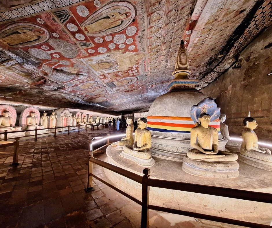 Sri Lanka Dambulla Yoga Meditación Budismo Ayurveda