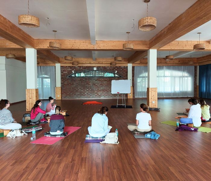 India Yoga Viaje Retiro Formación Peregrinaje Espiritual Rishikesh Ashram Ambica Devi